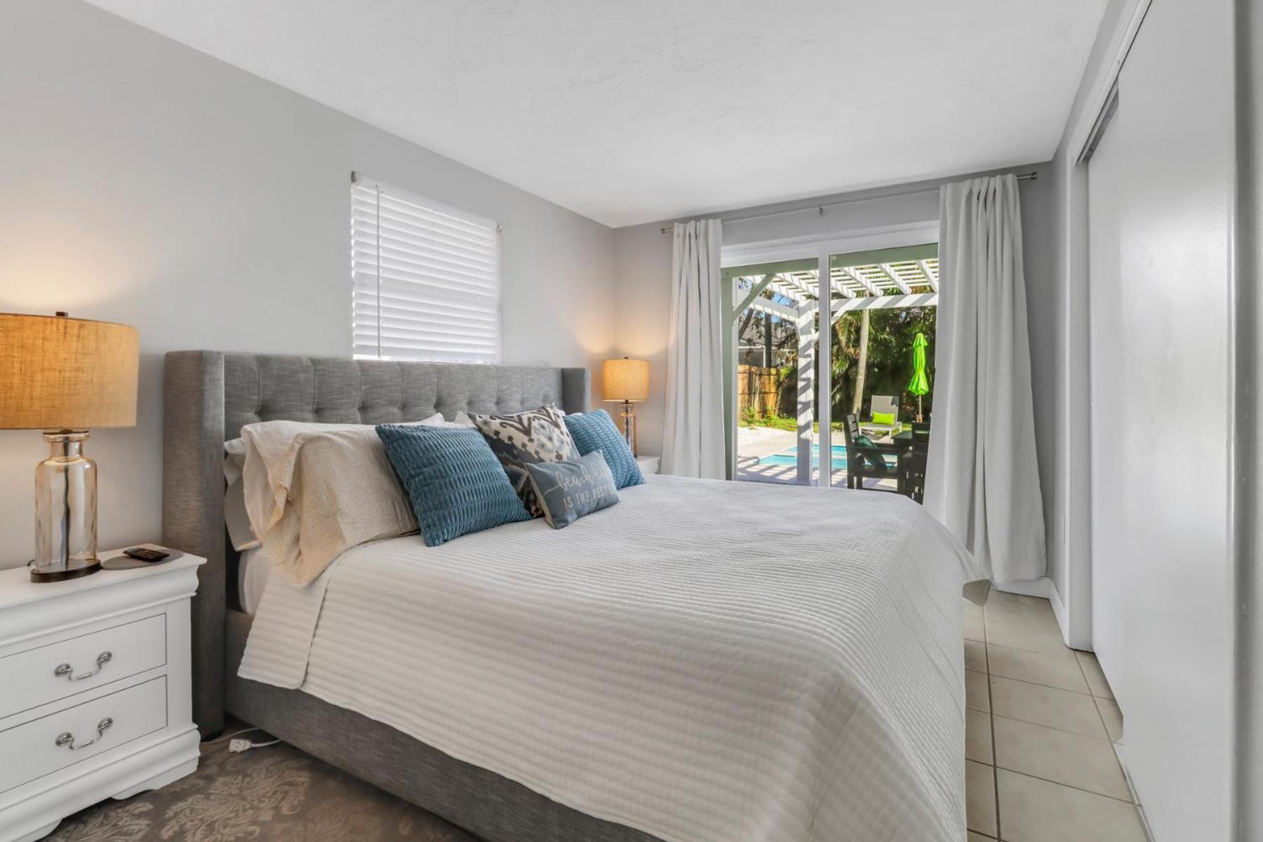 Little Beach House W/ Pool&Spa - 5 Minutes To Vanderbilt Beach North North Naples 外观 照片